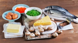 Wichtige Lebensmittel zur zusätzlichen Vitamin-D-Aufnahme sind vor allem sogenannte Fettfische, Eier und einige Pilze und Milchprodukte.