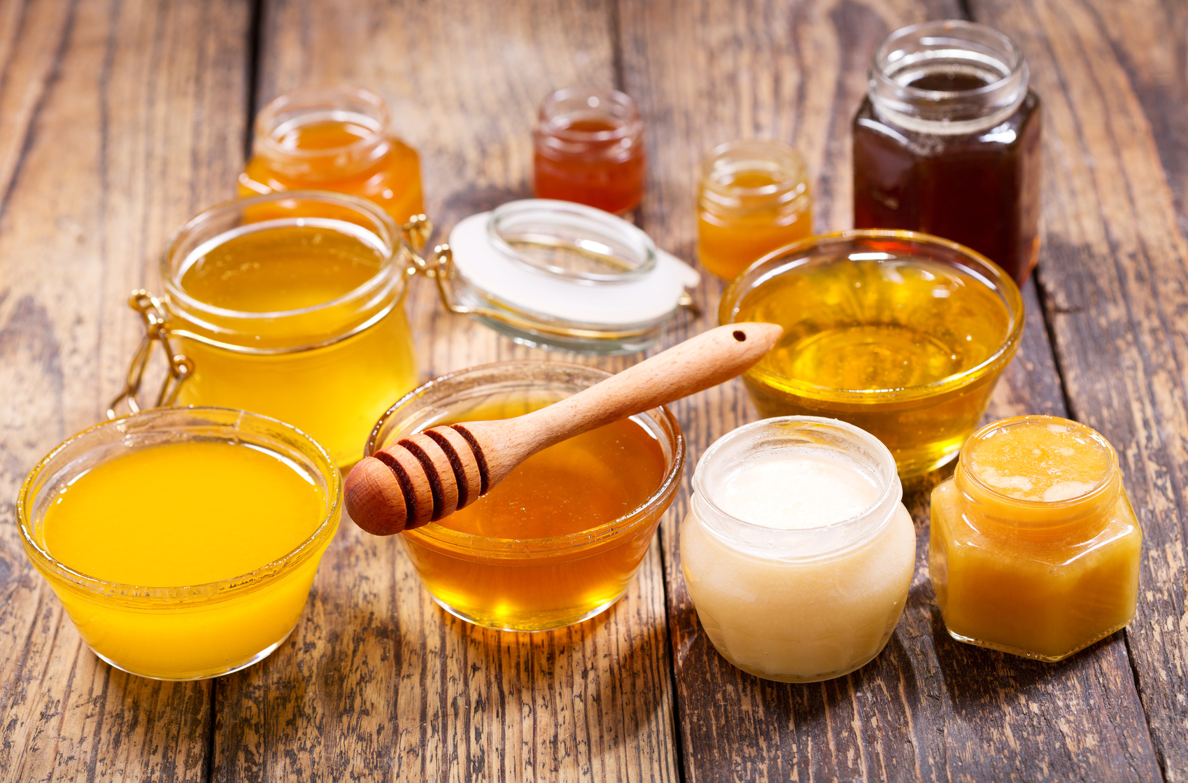 Honey måneskin. Мед. Сорта меда. Разный мед. Мёд и продукты пчеловодства.